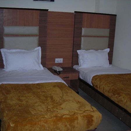 Hotel Dolphin Rāipur Kültér fotó