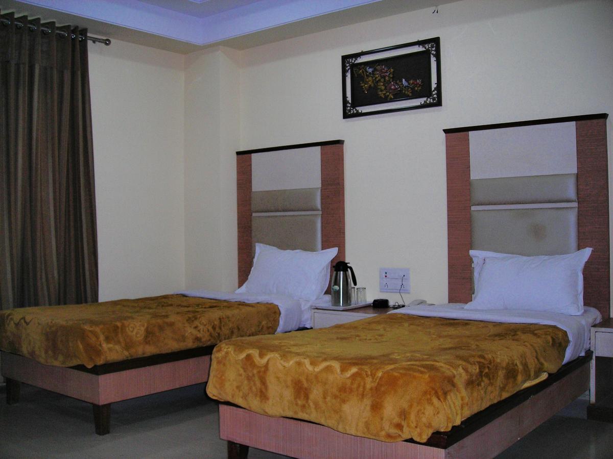 Hotel Dolphin Rāipur Kültér fotó