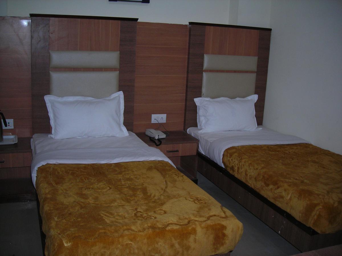Hotel Dolphin Rāipur Kültér fotó