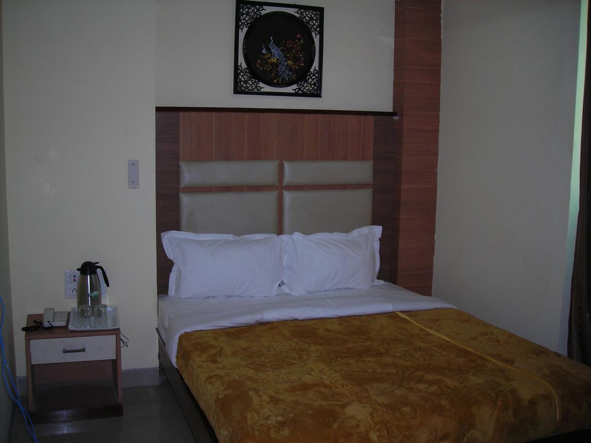 Hotel Dolphin Rāipur Kültér fotó