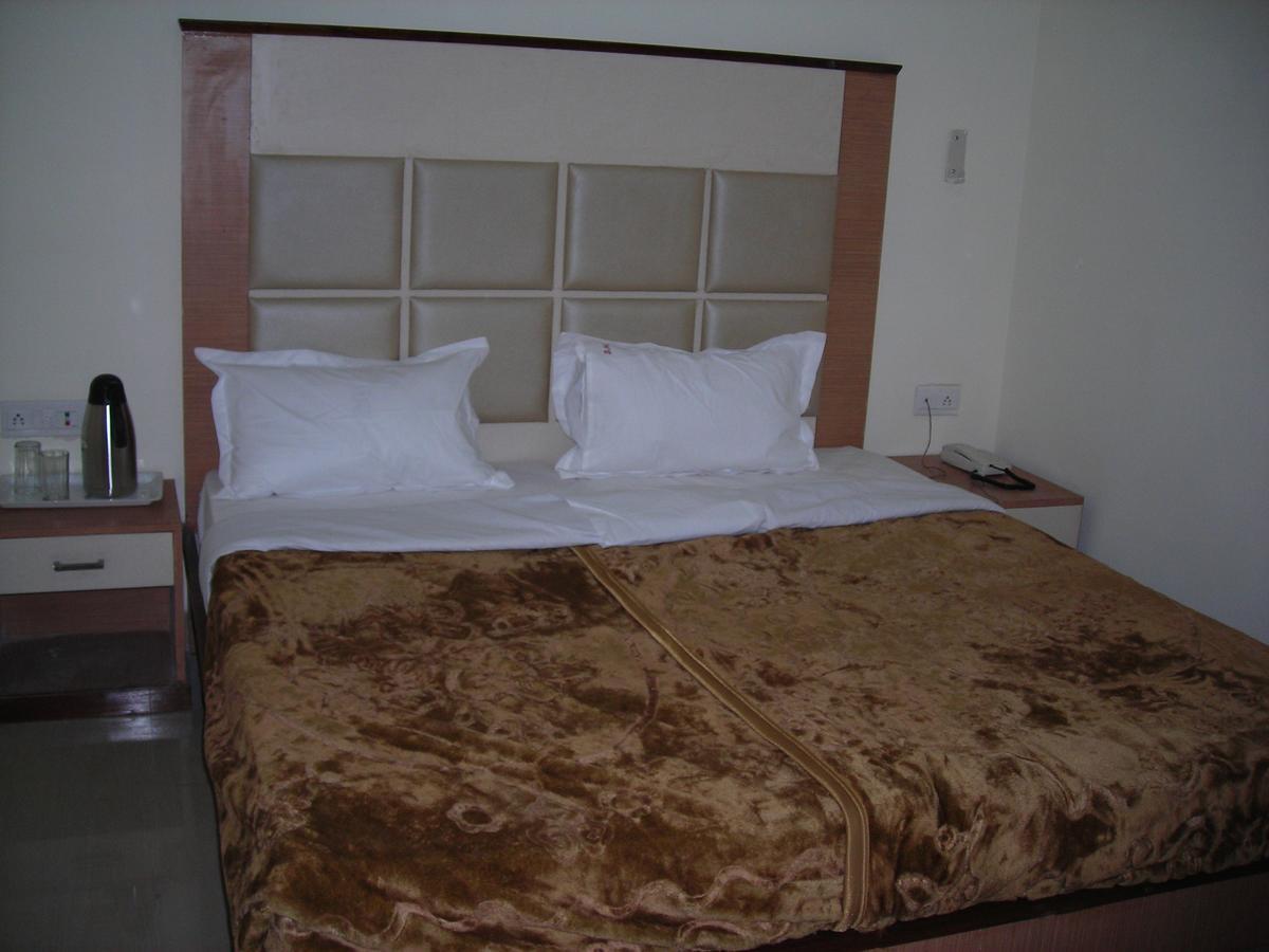 Hotel Dolphin Rāipur Kültér fotó